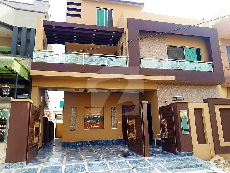 10 Marla Brand New House For Sale Near PIA Society