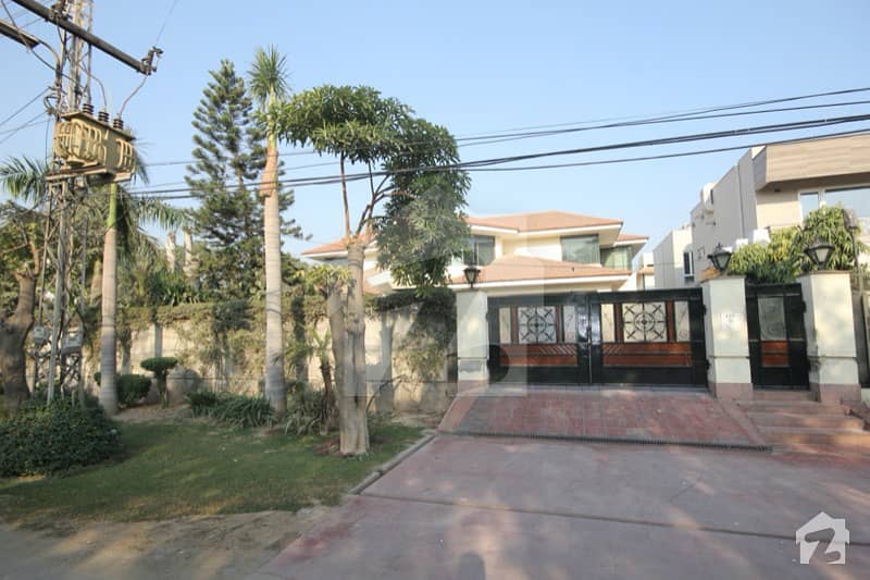 ڈی ایچ اے فیز 3 - بلاک وائے فیز 3 ڈیفنس (ڈی ایچ اے) لاہور میں 8 کمروں کا 2 کنال مکان 18 کروڑ میں برائے فروخت۔