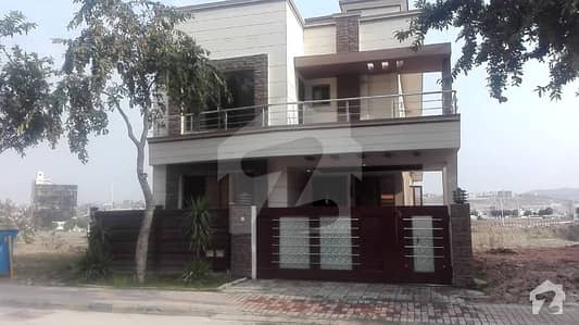Triple Storey House With Full Covered Basement Is Available For Sale Triple Storey House With Full Covered Basement Is Available For Sale