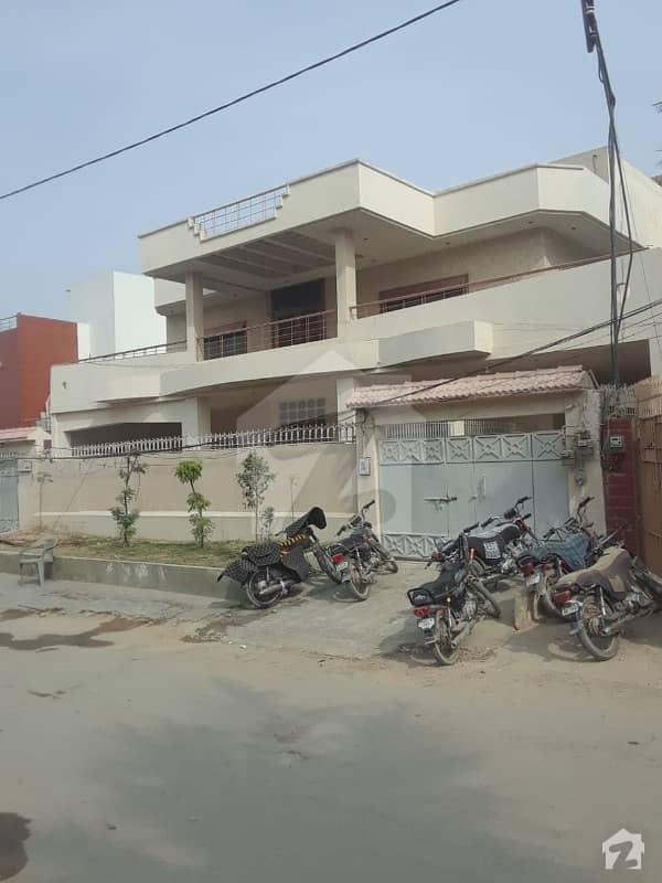 گلشنِ اقبال - بلاک 4 گلشنِ اقبال گلشنِ اقبال ٹاؤن کراچی میں 7 کمروں کا 1.2 کنال مکان 8.25 کروڑ میں برائے فروخت۔