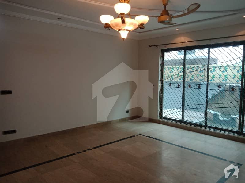 2 Kanal Luxurious Location Bungalow For Rent At Phase 3