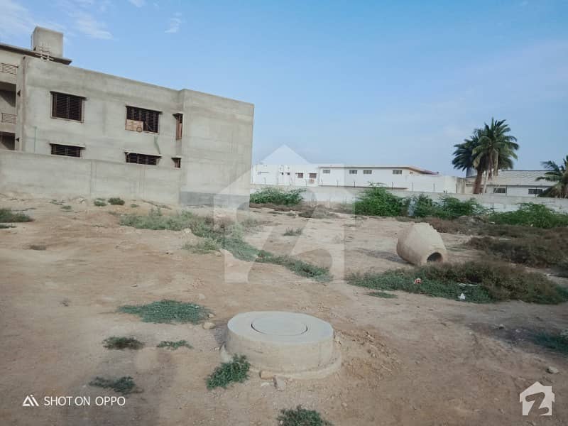 400 Yards Residential Plot For Sale In Block 6 Gulstanejohar With University Road