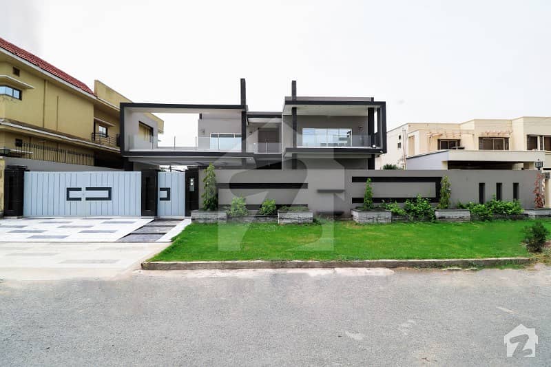 New Design Exotic Elevation Solid Near Park 2 Kanal Bungalow