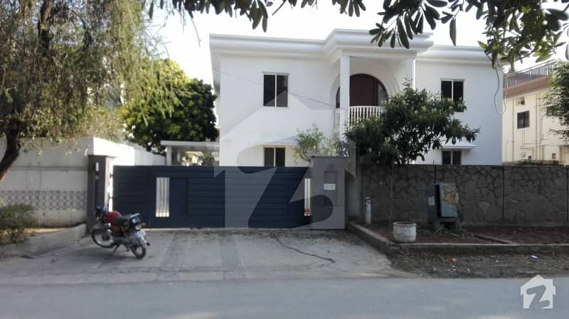 666 Yard Beautiful  House 5 bedroom For Rent