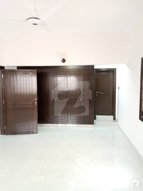 Bungalow For Rent 300 Sq Yd DHA Phase 4