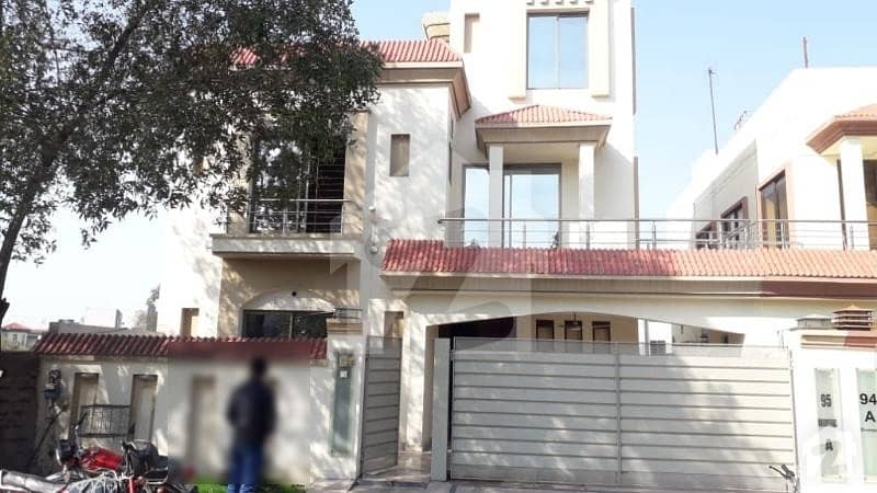 10 Corner Facing Park House For Rent In Bahria Town Lahore