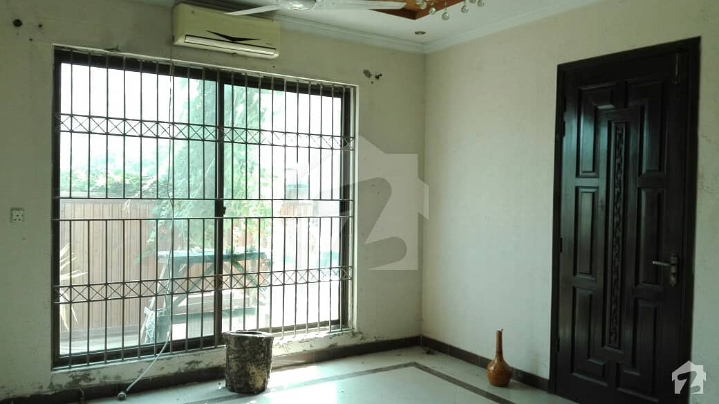 گلریز ہاؤسنگ سکیم راولپنڈی میں 5 کمروں کا 11 مرلہ مکان 1.6 کروڑ میں برائے فروخت۔