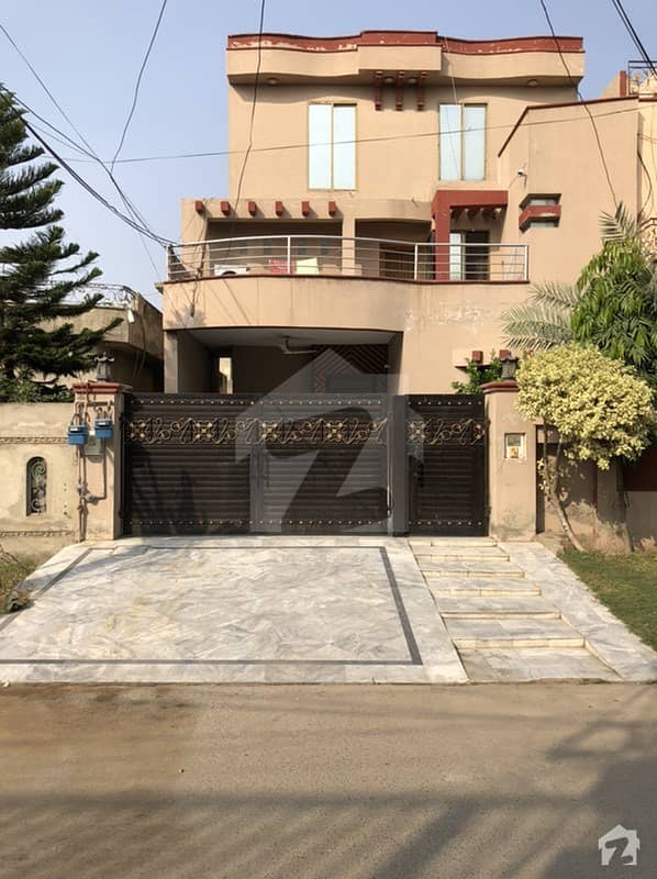 Stunning 2700  Square Feet House In Cantt Available