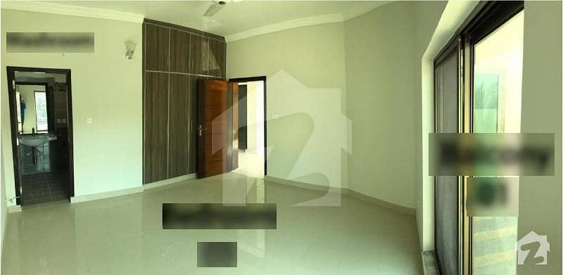 کینٹ جہلم میں 4 کمروں کا 14 مرلہ مکان 65 ہزار میں کرایہ پر دستیاب ہے۔