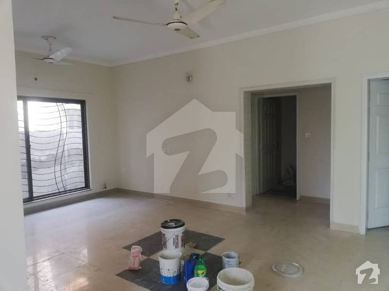 Askari 11 - Sector A - 10 Marla 5 Bed Luxury House For Rent With Gas