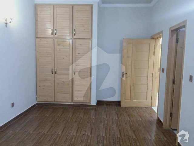 Size 30x60  Upper Portion For Rent