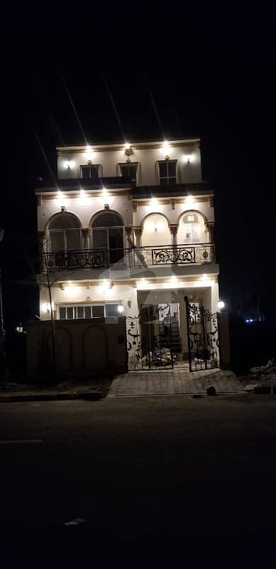 لیک سٹی ۔ سیکٹرایم ۔ 7 لیک سٹی رائیونڈ روڈ لاہور میں 4 کمروں کا 5 مرلہ مکان 1.5 کروڑ میں برائے فروخت۔