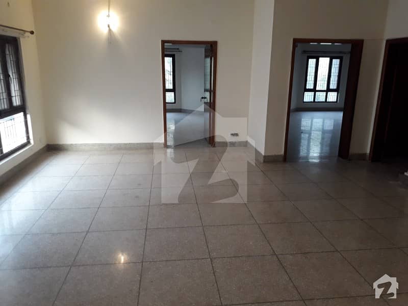 511 Sq Yd Beautiful  House For Rent In F-10 Islamabad    5 Beds  5 Attached    Bath