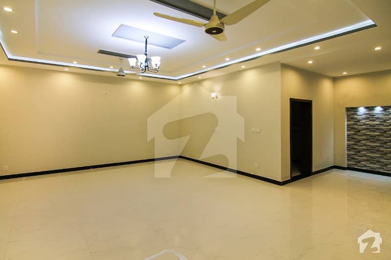 ایچ بی ایف سی ہاؤسنگ سوسائٹی لاہور میں 7 کمروں کا 1 کنال مکان 1.55 لاکھ میں کرایہ پر دستیاب ہے۔