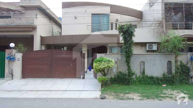 10 Marla Beautiful House With Basement For Sale In GG Block Of DHA Phase 4 Lahore