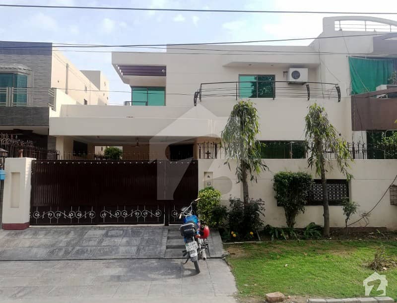 ڈی ایچ اے فیز 4 ڈیفنس (ڈی ایچ اے) لاہور میں 4 کمروں کا 10 مرلہ مکان 2.8 کروڑ میں برائے فروخت۔