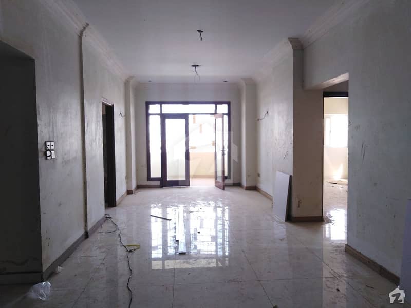 شہید ملت روڈ کراچی میں 4 کمروں کا 11 مرلہ فلیٹ 3.35 کروڑ میں برائے فروخت۔