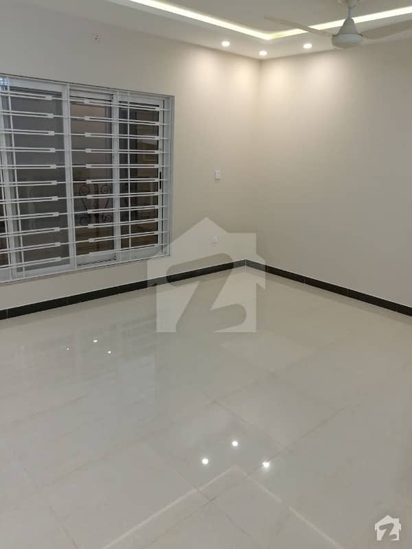 MARVELOUS ONE KANAL UPPER PORTION FOR RENT IN PHASE III