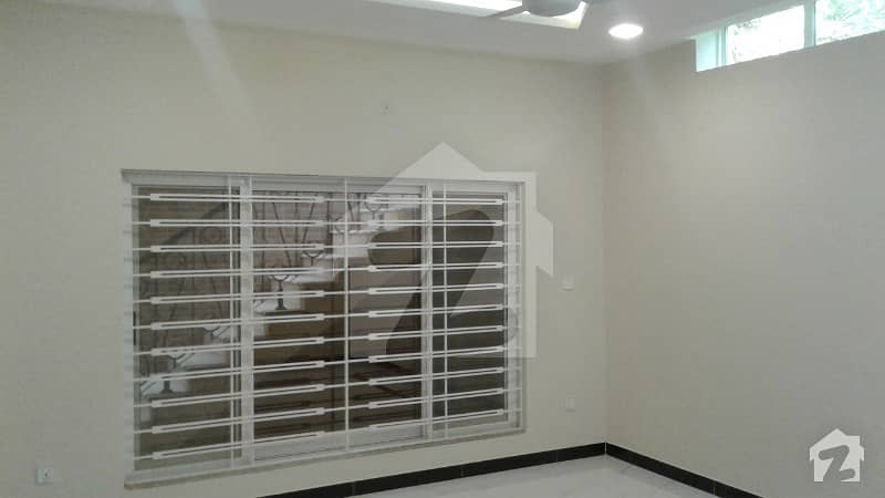 FABULOUS ONE KANAL UPPER PORTION FOR RENT IN PHASE III