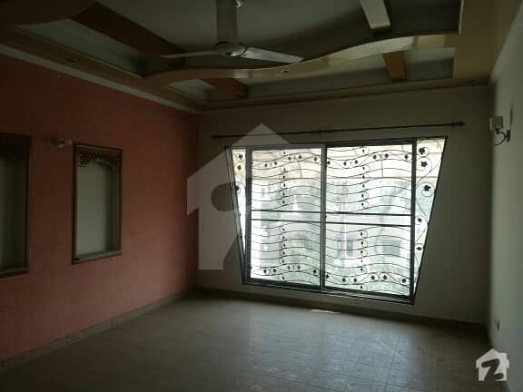 1 Kanal Beautiful  Upper Portion For Rent