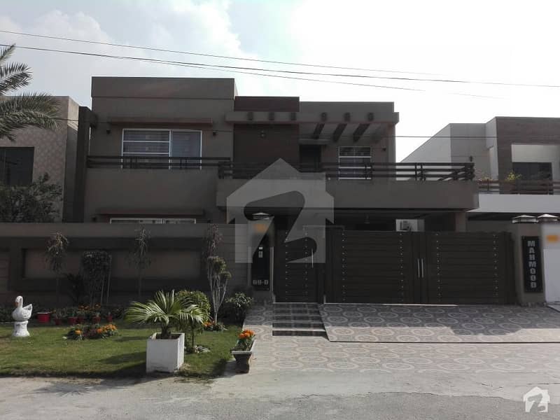 1 Kanal House Is Available At Good Location