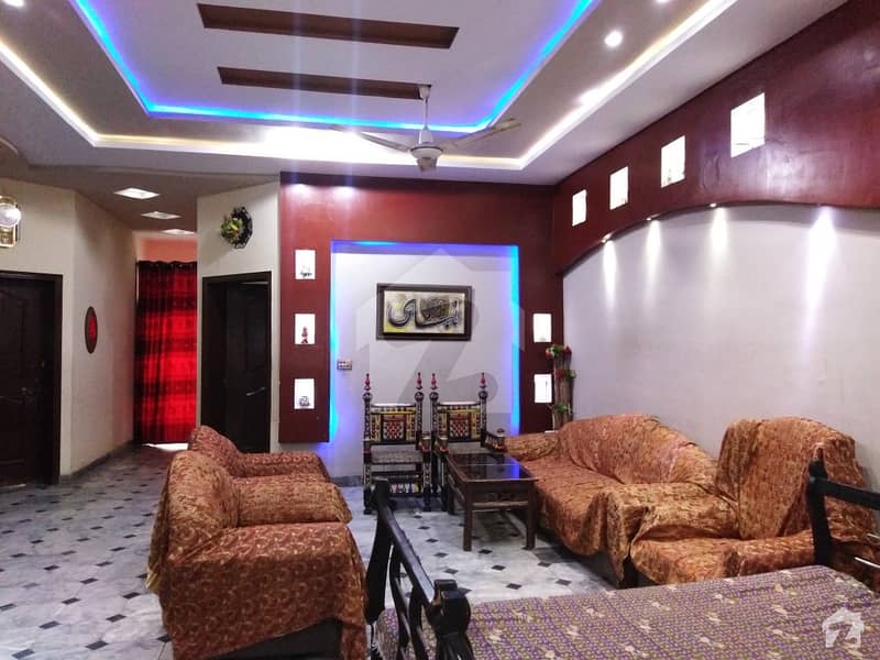 شاہ رُکنِ عالم کالونی ملتان میں 3 کمروں کا 10 مرلہ مکان 1.35 کروڑ میں برائے فروخت۔