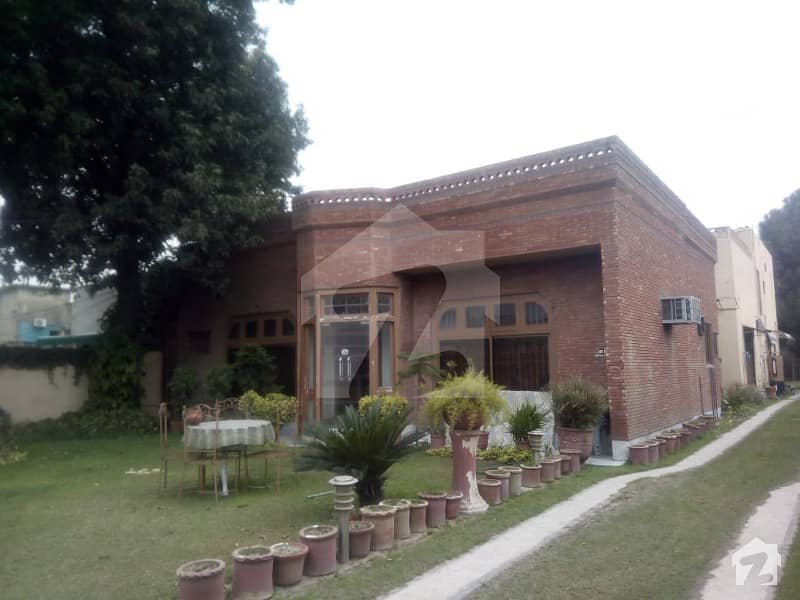 نیو مسلم ٹاؤن - بلاک بی نیو مسلم ٹاؤن لاہور میں 5 کمروں کا 2 کنال مکان 3.5 لاکھ میں کرایہ پر دستیاب ہے۔