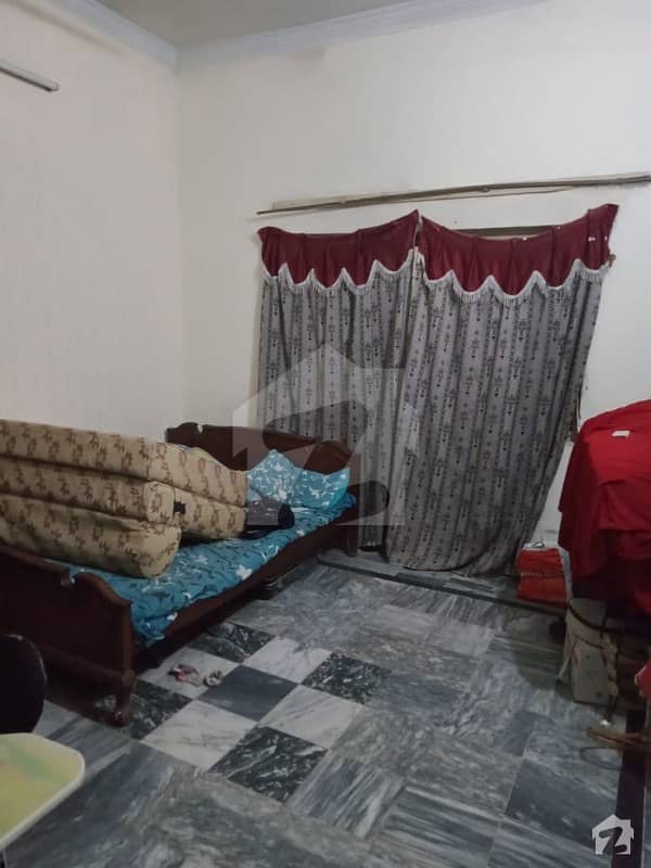 فضائیہ کالونی راولپنڈی میں 2 کمروں کا 5 مرلہ زیریں پورشن 13 ہزار میں کرایہ پر دستیاب ہے۔