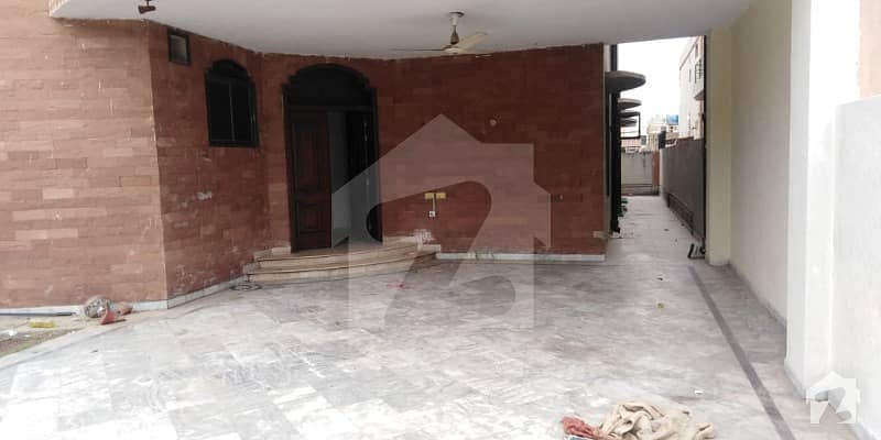 Modern Location One Kanal Lower Portion For Rent At Phase 4