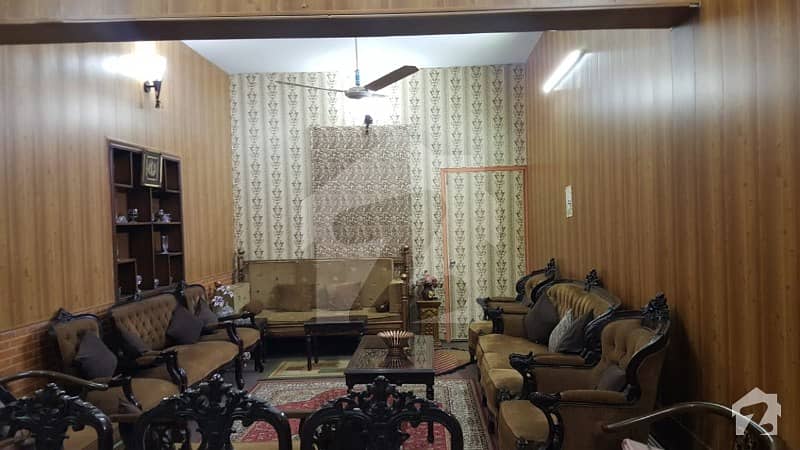 ماڈل ٹاؤن ۔ بلاک این ایکسٹینشن ماڈل ٹاؤن لاہور میں 4 کمروں کا 10 مرلہ مکان 2.4 کروڑ میں برائے فروخت۔