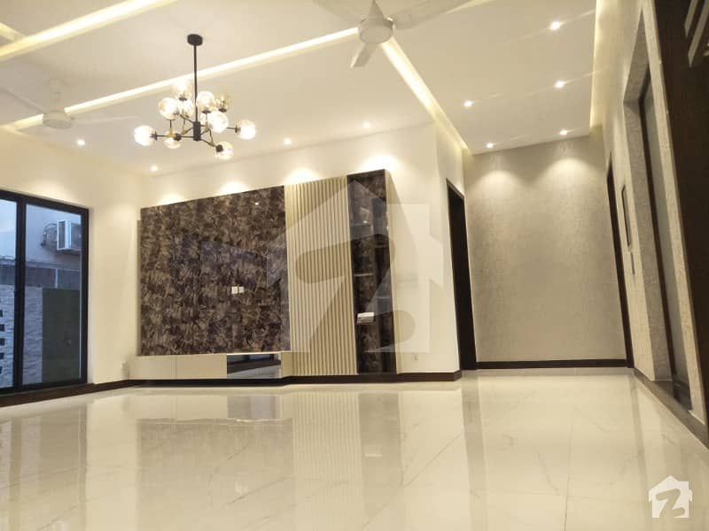 ڈی ایچ اے ڈیفینس لاہور میں 5 کمروں کا 1 کنال مکان 3.5 کروڑ میں برائے فروخت۔