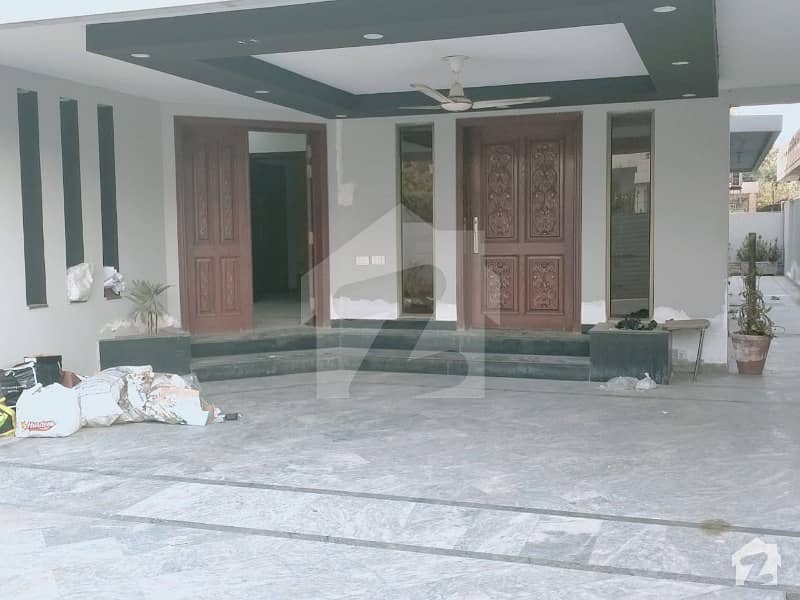 01 Kanal Luxury Bungalow For Rent DHA Phase 3 At Ideal Location Near To MacDonald