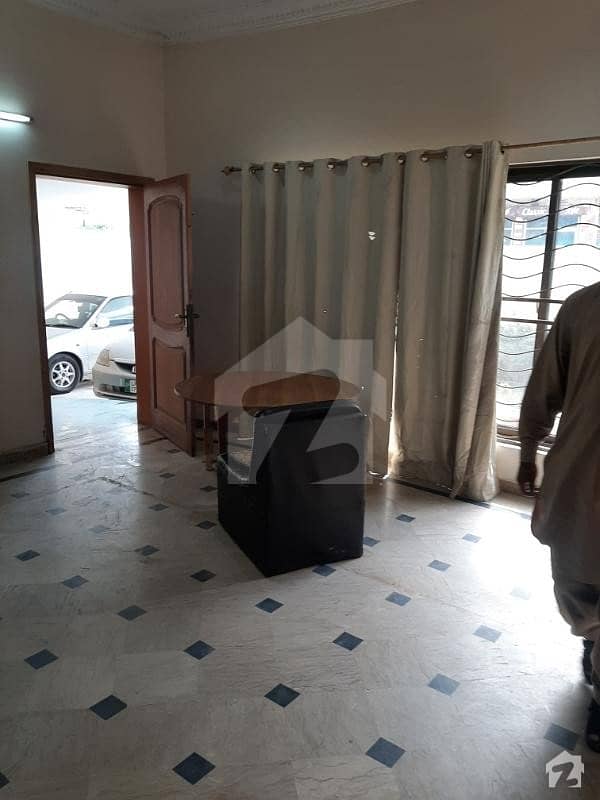 1 Room On Lower Floor In D Block Canal View Lahore