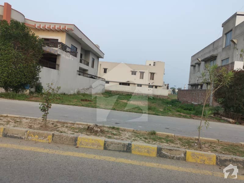 Q 170 Near Park Kanal  Plot For Sale