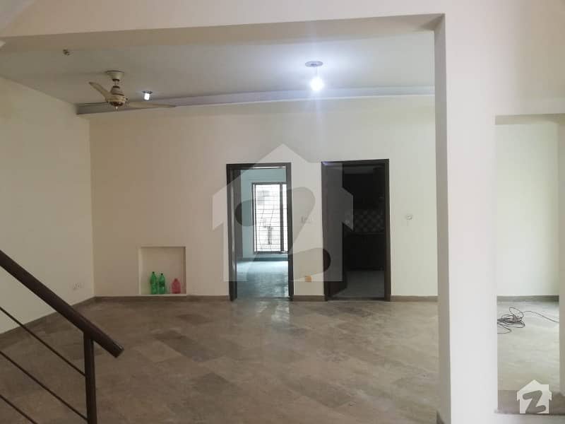 لیک سٹی ۔ سیکٹر ایم ۔ 1 لیک سٹی رائیونڈ روڈ لاہور میں 5 کمروں کا 12 مرلہ مکان 40 ہزار میں کرایہ پر دستیاب ہے۔