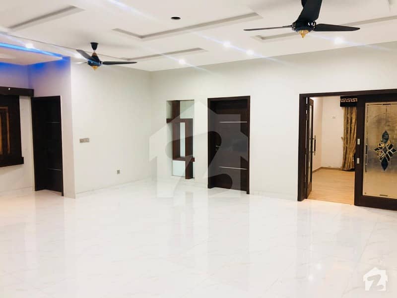 بیدیاں روڈ لاہور میں 6 کمروں کا 4 کنال فارم ہاؤس 5 کروڑ میں برائے فروخت۔