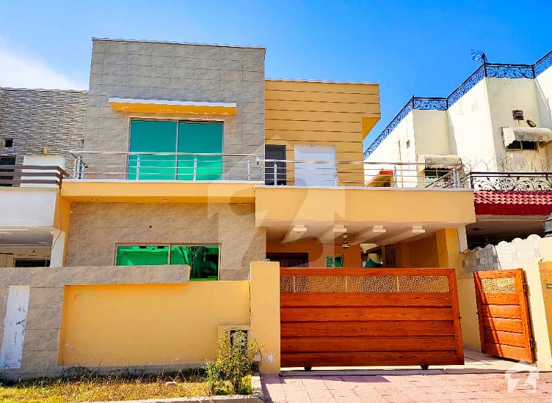 Decent Design Luxury 10 Marla House For Sale