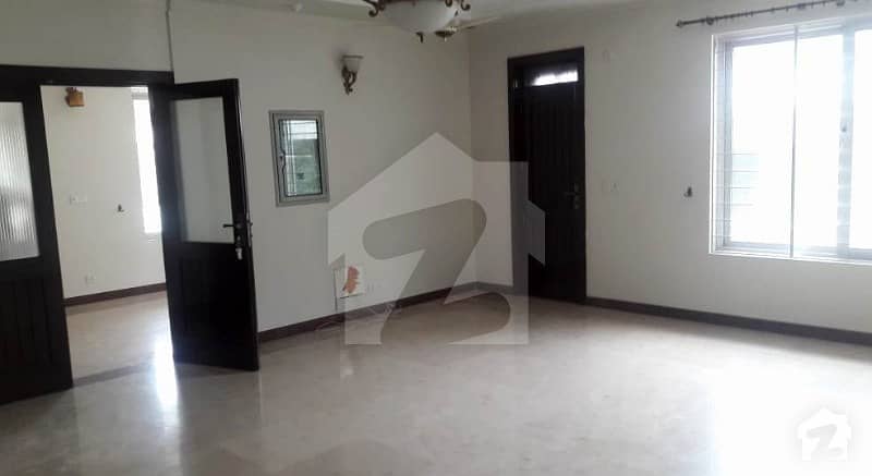 F-7 666 Sq Yd New Exquisite Elegant House Is Available For Rent