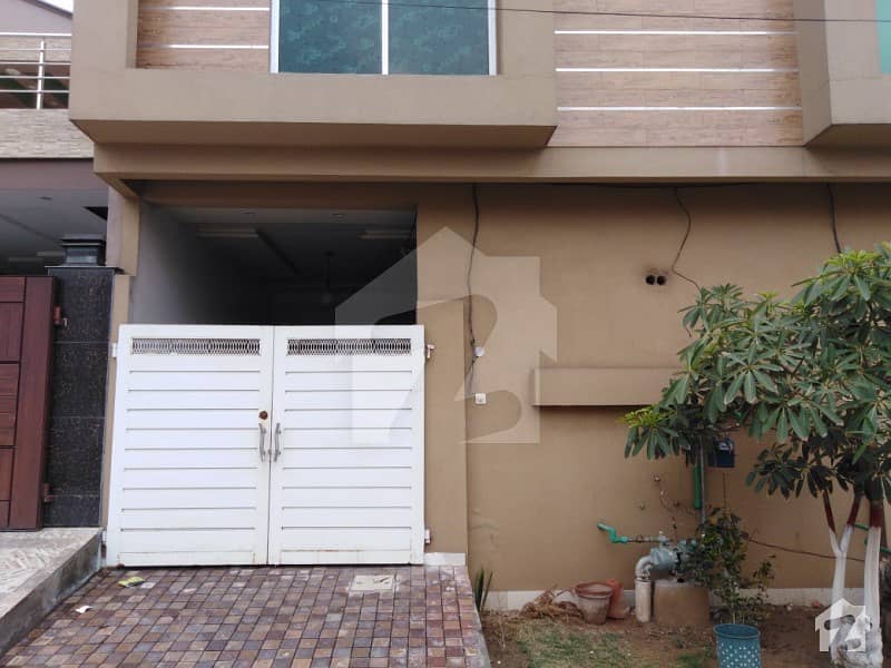 Brand New House Available For Sale On 70 Feet Road Eden Gardens, Faisalabad ID21880651