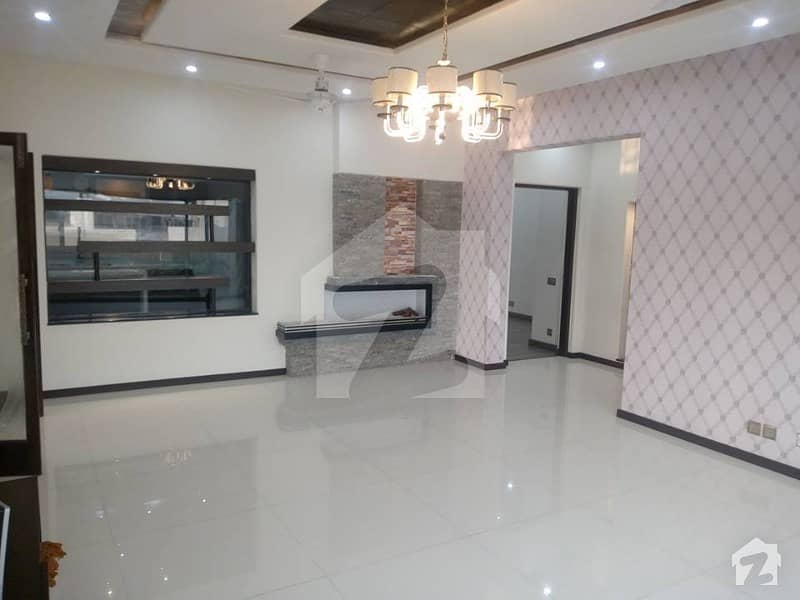 2 Kanal Top Location Bungalow Available For Rent