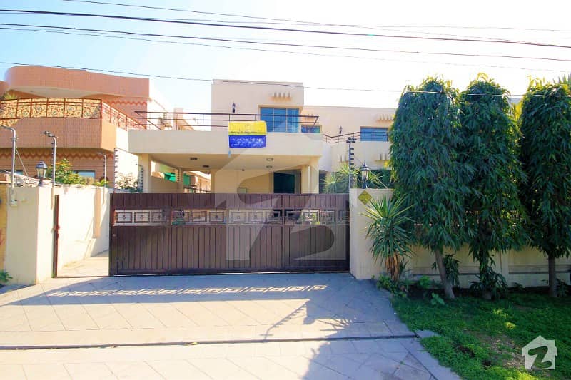 One Kanal Fresh Renovated Beautiful Bungalow Direct Approach From Main Road