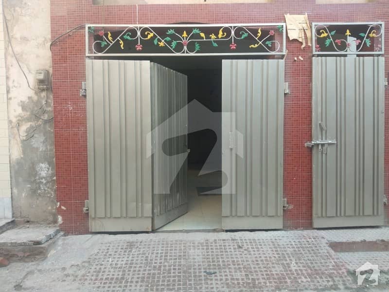 شیخ کالونی فیصل آباد میں 5 کمروں کا 8 مرلہ مکان 1.55 کروڑ میں برائے فروخت۔