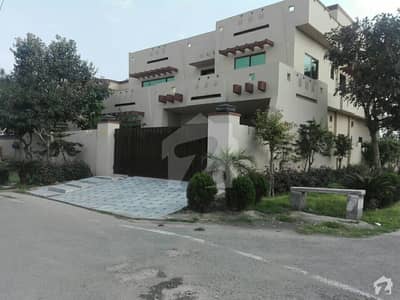 ازمیر ٹاؤن ۔ بلاک کیو ازمیر ٹاؤن لاہور میں 5 کمروں کا 1 کنال مکان 3 کروڑ میں برائے فروخت۔
