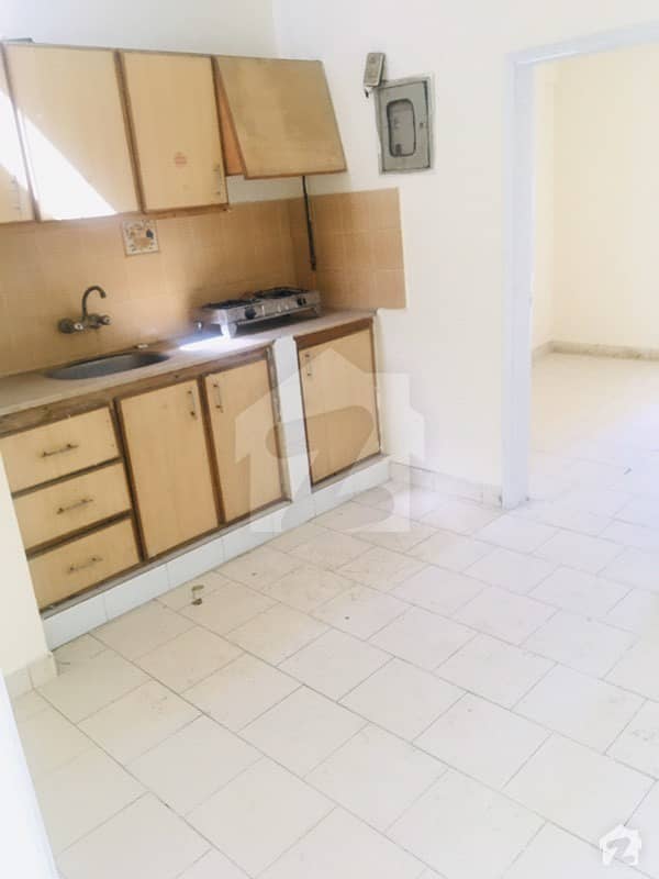 Single Room With Attached Bath For Rent