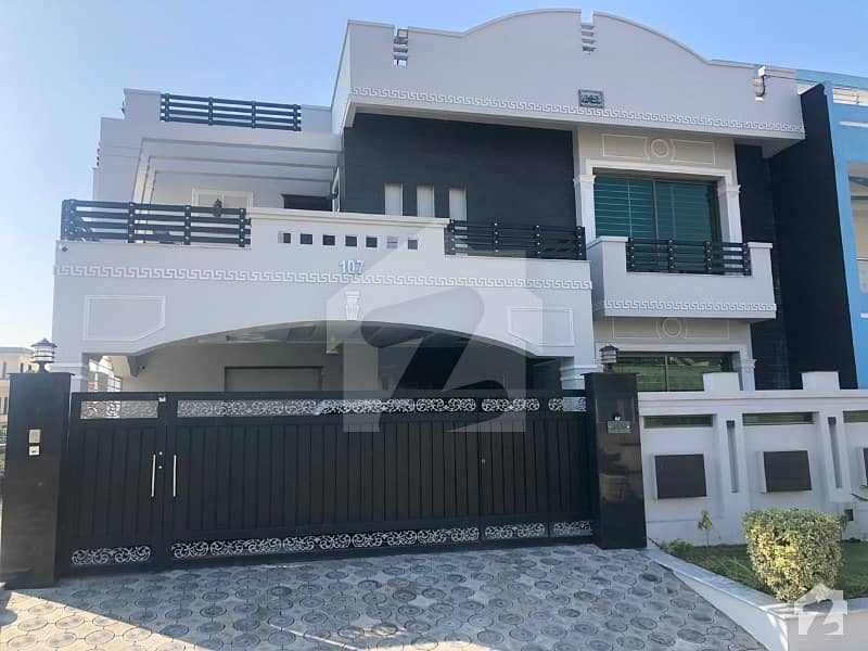 F17 Multi Professional House For Sale