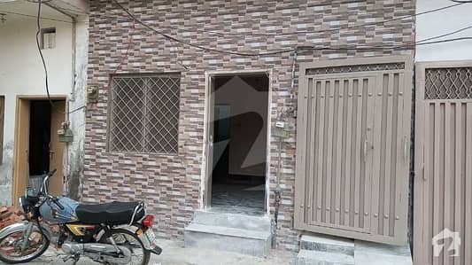 گلشن فاروق سکیم لاہور میں 2 کمروں کا 3 مرلہ مکان 13 ہزار میں کرایہ پر دستیاب ہے۔