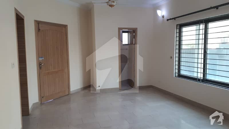 E-11/3 Upper Portion For Rent With 3 Bedrooms Attach Baths Dd Lounge Kitchen Servant Quarter Separate Gate