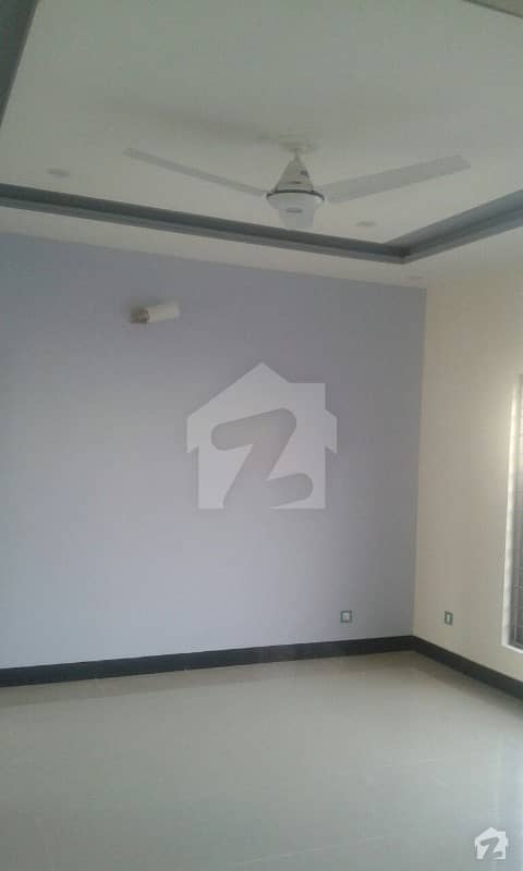 10 Marla House Available On Rent In Bahria Town Phase 8 Sector F-1