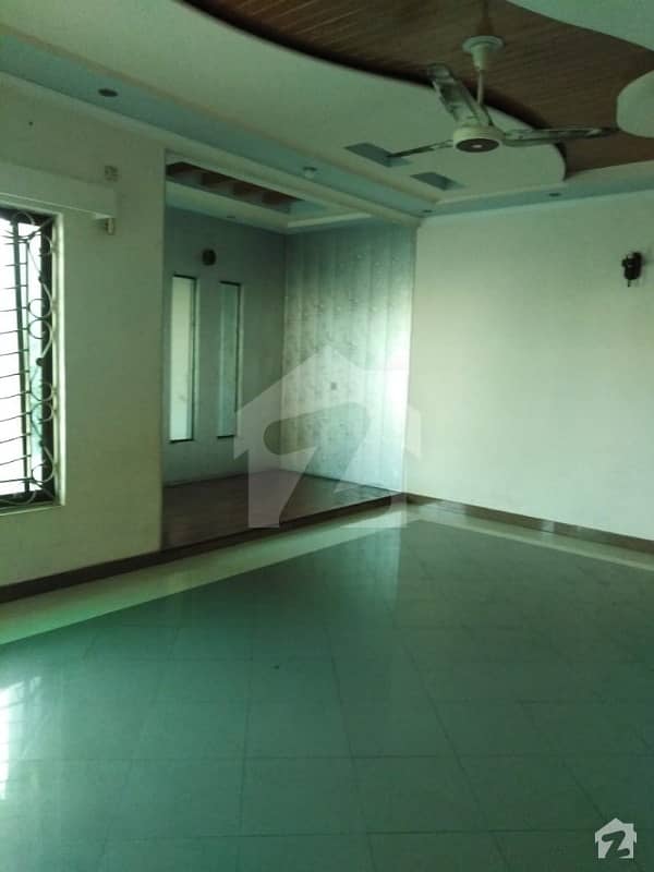 این ایف سی 1 - بلاک اے (این ڈبلیو) این ایف سی 1 لاہور میں 6 کمروں کا 1 کنال مکان 1.1 لاکھ میں کرایہ پر دستیاب ہے۔