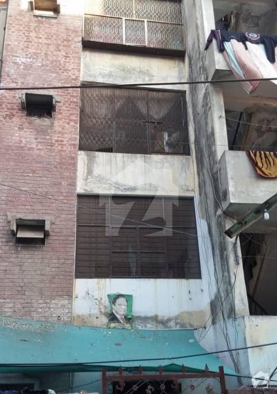 ماڈل ٹاؤن ۔ بلاک کیو ماڈل ٹاؤن لاہور میں 2 کمروں کا 2 مرلہ فلیٹ 18 لاکھ میں برائے فروخت۔